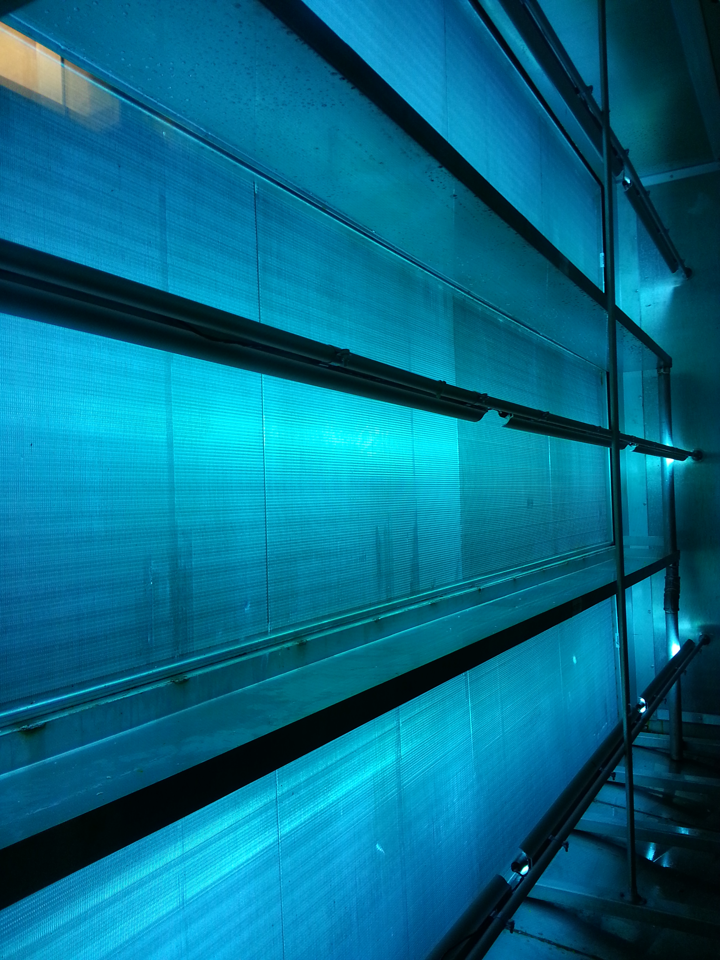 Comment la lumière UV-C haute intensité élimine le biofilm et génère un ROI de 49 % sur vos systèmes CVC